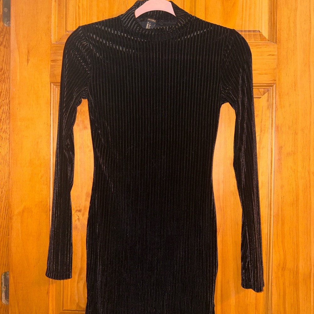 Elegant Black Velvet Long Sleeve Dress